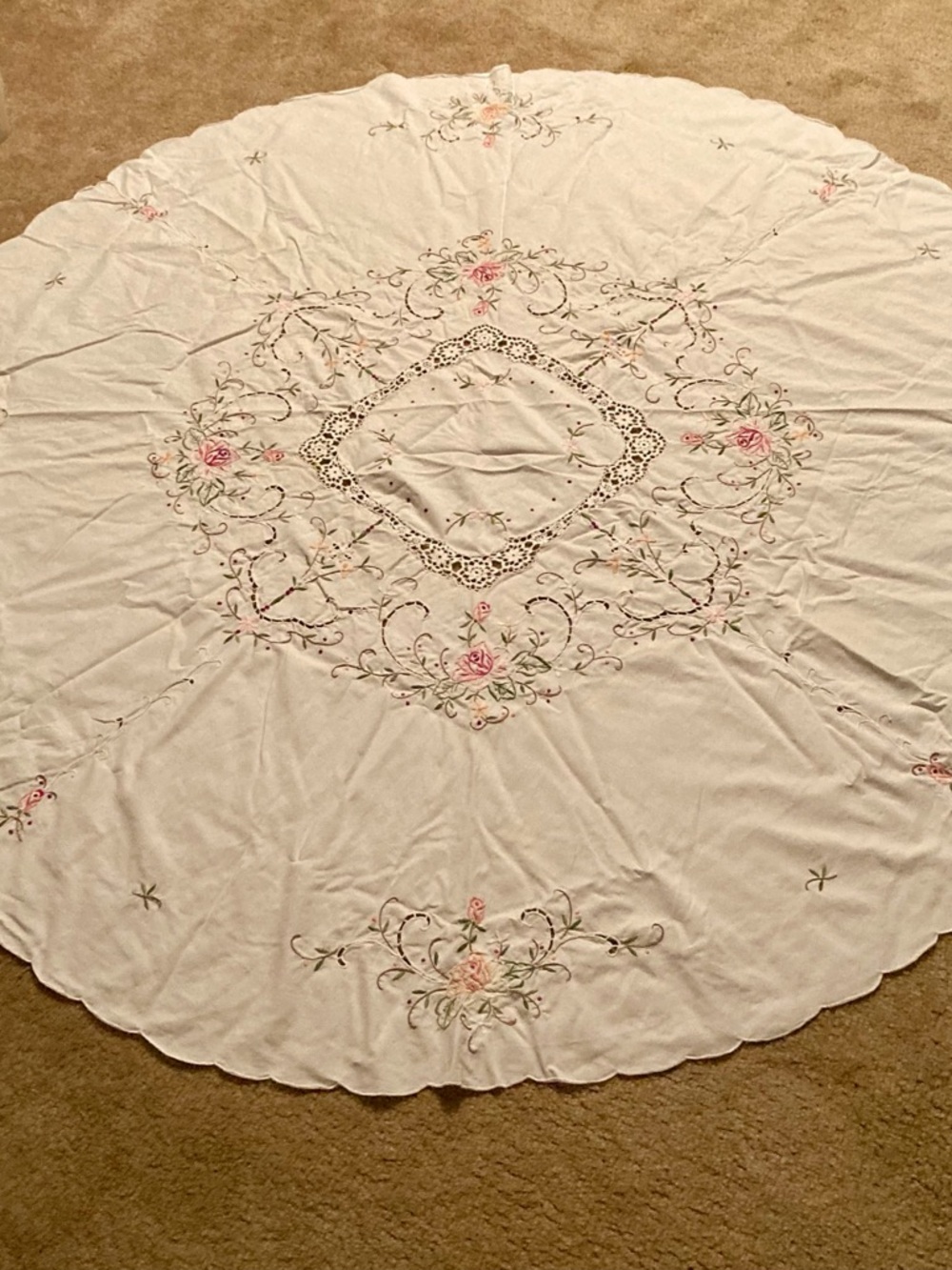 Round Tablecloth. Handmade - Picture 2 of 5